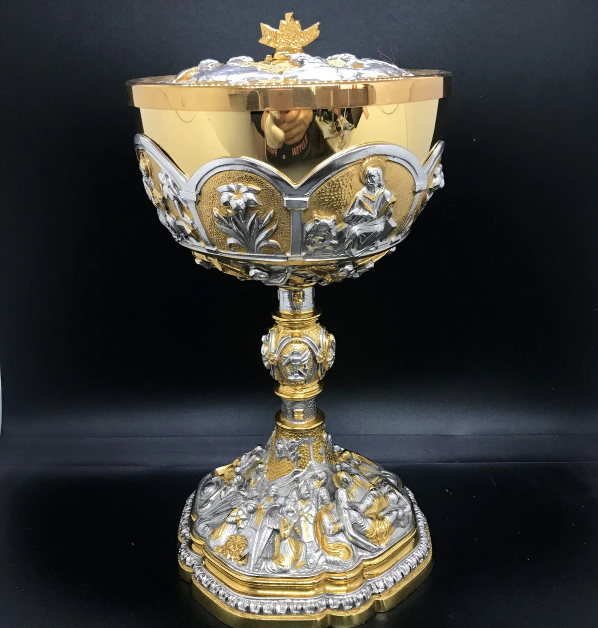 Chalice and ciborium deposition of Christ