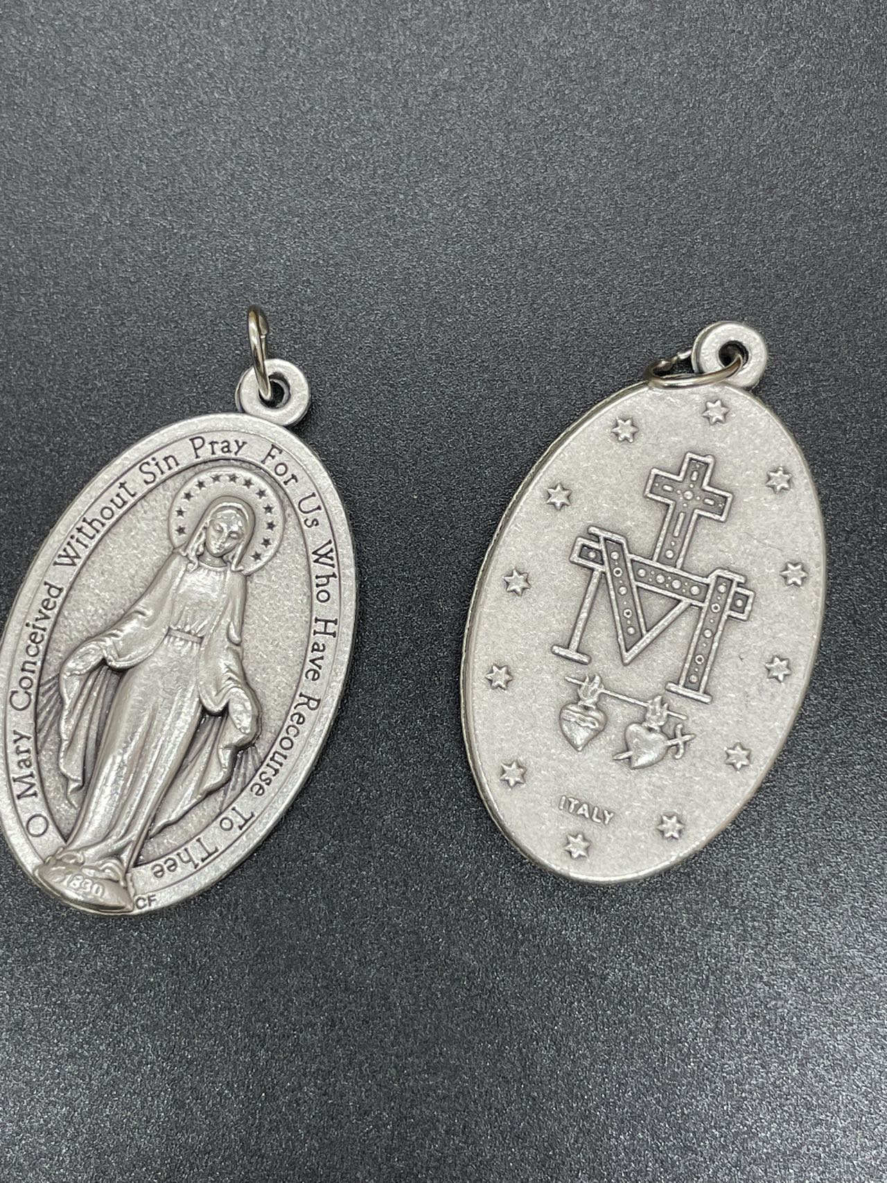 Miraculous Medal measuring 4.5cm