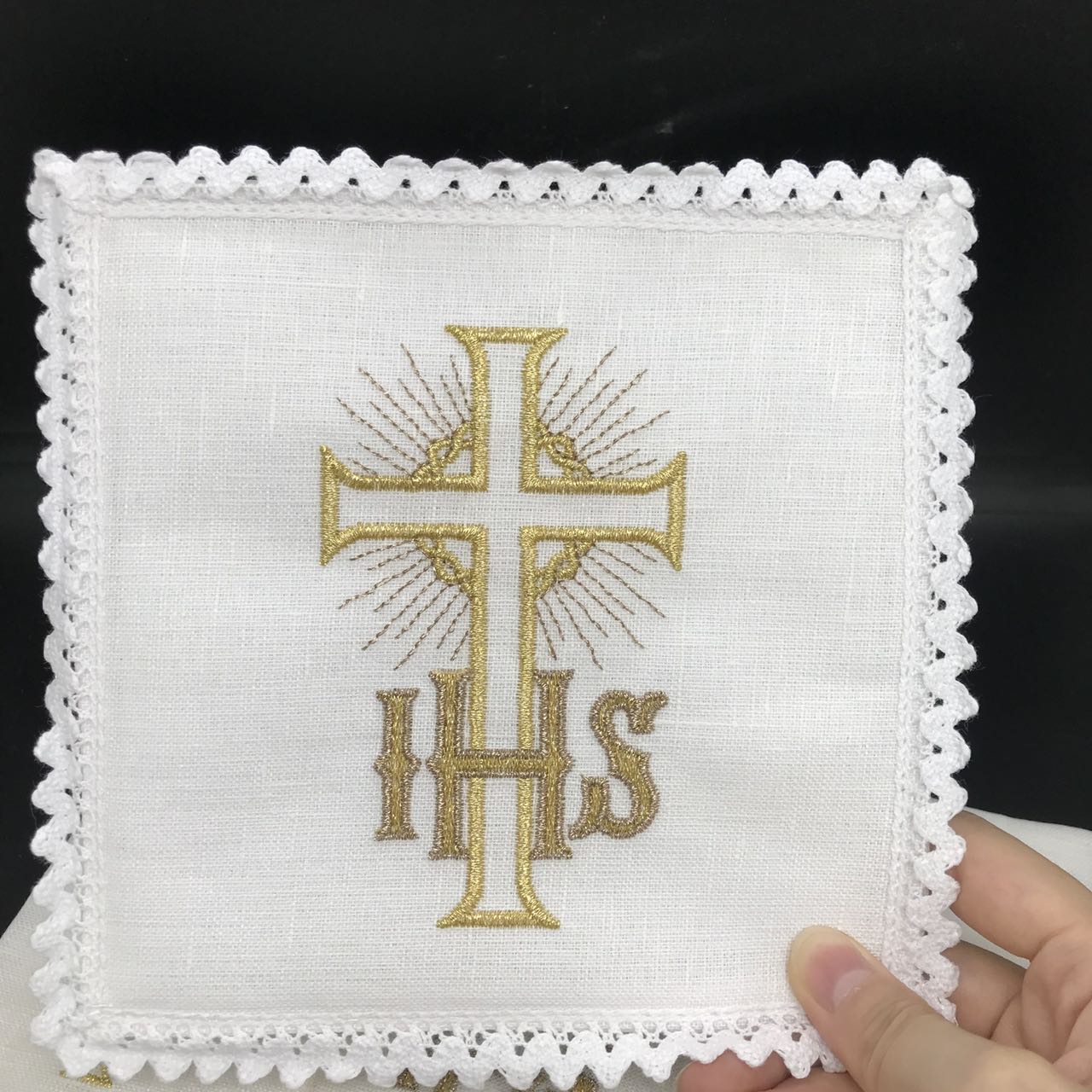 Chalice linen embroidered with 100% linen